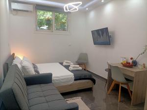 A television and/or entertainment centre at Central Bachelor