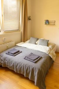 a bedroom with a bed with towels on it at Modern - Calm - Cozy - self CheckIn - stylish new apartment near center - close to U4 in Vienna