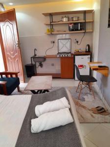 Dapur atau dapur kecil di Sandalwood Suites Nakuru - Studios & One Bedroom Suites