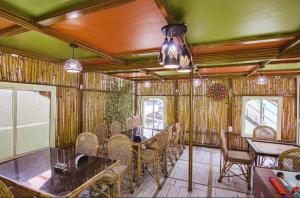 een eetkamer met een tafel en stoelen bij Hotel 4 You - With Open Rooftop Cafe in Rishīkesh
