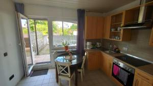 a small kitchen with a table and a window at Auszeit im Pott - Ferienwohnung Lavendel in Herten +13 photos