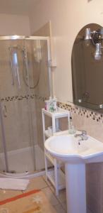 Um banheiro em Sea Breeze Bed and Breakfast