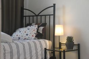Ein Bett oder Betten in einem Zimmer der Unterkunft Fully furnished room for rent in Märsta