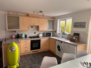 Kuchyňa alebo kuchynka v ubytovaní Holiday house within 5 min walk from Bracklesham Bay beach