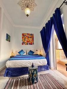 Кровать или кровати в номере Riad Shaden