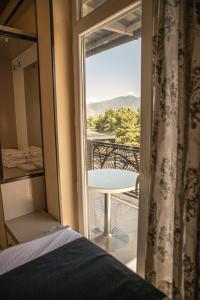 a bedroom with a view of a balcony with a bed at Hotel Univers in Kolgecaj