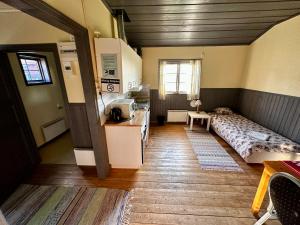 Kuchyň nebo kuchyňský kout v ubytování Ramsjö Camping Stuga