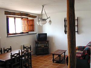 Televízia a/alebo spoločenská miestnosť v ubytovaní Casa Rural La Tablilla y La Terraza