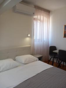 Postel nebo postele na pokoji v ubytování Marjan apartment & rooms