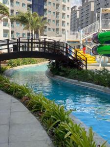 a bridge over a water park with a water slide at Salinas Exclusive Resort in Salinópolis