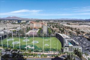 an aerial view of a city with a park at SIGNATURE MGM TOP 38th FLOOR PENTHOUSE, BEST DELUXE BALONY STRIP VIEW SUITE, NO RESORT FEE, FREE VALET, SHORTEST WALK 2 MGM in Las Vegas