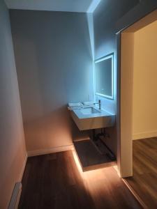 a bathroom with a sink and a mirror at City Centre Motel II in Hope +19 photos