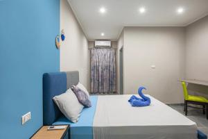 A bed or beds in a room at Bedcoin Hostel