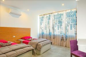 A seating area at Bedcoin Hostel