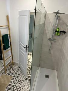 a bathroom with a shower and a glass door at B0 Appart 2022 - 10min PARIS/EXPO - 5 rooms/6 beds in Bagneux +24 photos