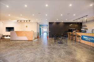 A television and/or entertainment centre at Bedcoin Hostel