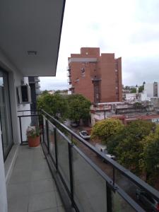een balkon met uitzicht op de stad bij Castex in Cordoba