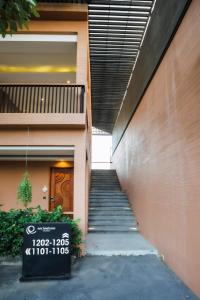 a stairway leading up to a building with a door at Rachabhura Hotel in Ratchaburi
