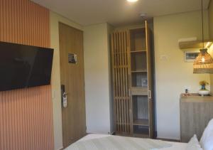 تلفاز و/أو أجهزة ترفيهية في Mythical Hotel Boutique