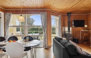 een woonkamer met een bank en een tafel bij Beautiful Home In Odder With Wifi in Norsminde