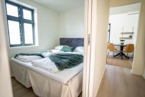 A bed or beds in a room at Vibrant apartment on bustling street, above a restaurant Perfect for tourists,