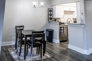 a kitchen with a table and chairs in a room at Walk to AT&T Stadium , Globelife from Cozy 2bd/ba Apartment in Arlington