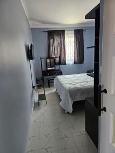 Tempat tidur dalam kamar di Villa Serene Lusaka