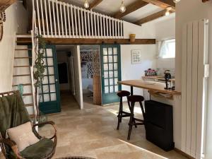 a kitchen with a table and chairs in a room at Au PasSage in Monchy-Humières