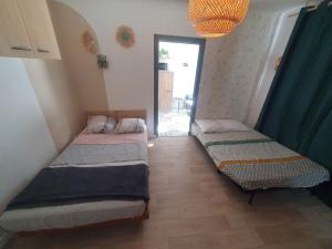 Fotografia z galérie ubytovania Maisonnette T1 avec jardin v destinácii Saint-Laurent-sur-Sèvre