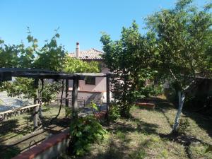 A garden outside Casa Vacanze Liperni