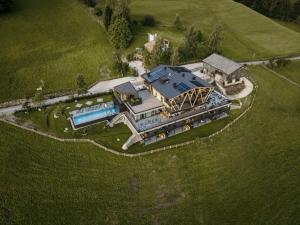 an aerial view of a large house with a swimming pool at Aparthotel My Daum in Nova Ponente