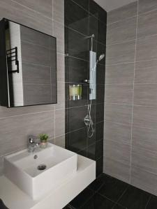 Pool Heaven Studio - 1 MRT stop to TRX The Exchange,free shuttle to MRT