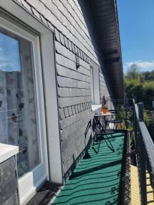 a balcony with a table on the side of a house at Sweet Home in Wermelskirchen