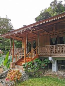 Κήπος έξω από το Rambai Tree Jungle Lodges