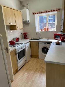 a kitchen with white appliances and a counter top at Centre of town House 3 Bedrooms Sleeps 5 and Infant Free Onsite Parking 2 Cars in Kings Lynn