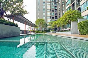 בריכת השחייה שנמצאת ב-Delight in Bangkok או באזור