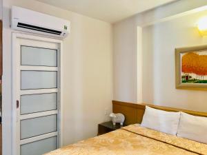 Ліжко або ліжка в номері THE GREEN VIEW VIII Saigon Hotel & Serviced Apartment - Japanese Town - 01