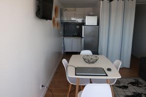 Kuchyňa alebo kuchynka v ubytovaní Studio Valras vue Port et Mer Wi-Fi gratuit