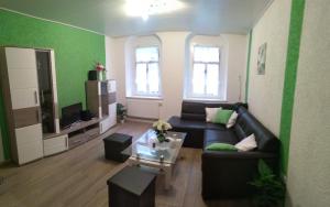 a living room with a couch and a tv at Urlaub und Arbeit in Waldheim in Waldheim