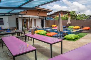 Patio nebo venkovní prostory v ubytování K-Bunk Hostel Pai Walking Street
