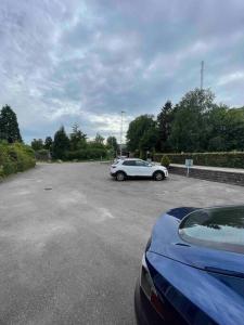 um carro branco estacionado num parque de estacionamento em Snoghoj,self check in,read listing em Fredericia