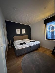 Postel nebo postele na pokoji v ubytování Exclusive Villa Outdoor Jacuzzi & Stunning View