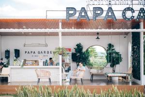 Ein Restaurant oder anderes Speiselokal in der Unterkunft Papa Garden Khaokho 