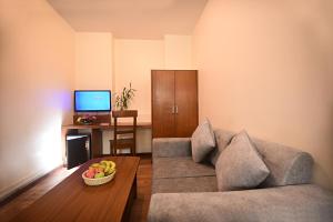 Sjónvarps- og/eða afþreyingartæki á Hotel Amaryllis Kathmandu