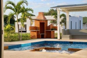 a swimming pool in front of a house at Casa campestre californiana con piscina privada in El Brasil