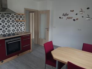 Η κουζίνα ή μικρή κουζίνα στο Ganze Monteurswohnung mit 2 Schlafzimmern 90 qm +6 φωτογραφίες