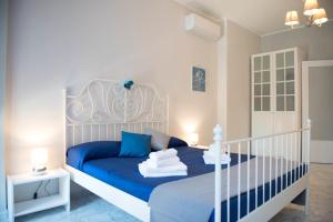 Una cama o camas en una habitación de Authentic Sweet Home