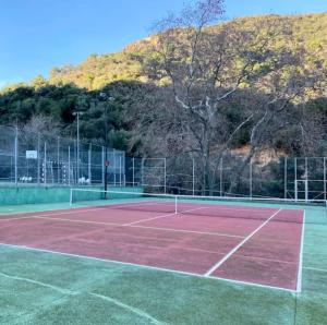 Tenis a/nebo squash v ubytování Cala Salions, Chalana II nebo okolí