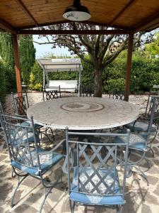 A patio or other outdoor area at La Perla di Assisi