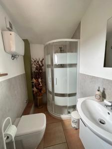 A bathroom at La Perla di Assisi